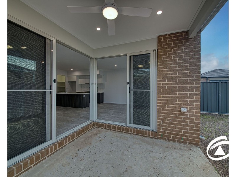 35 Noah Road, Clyde North VIC 3978