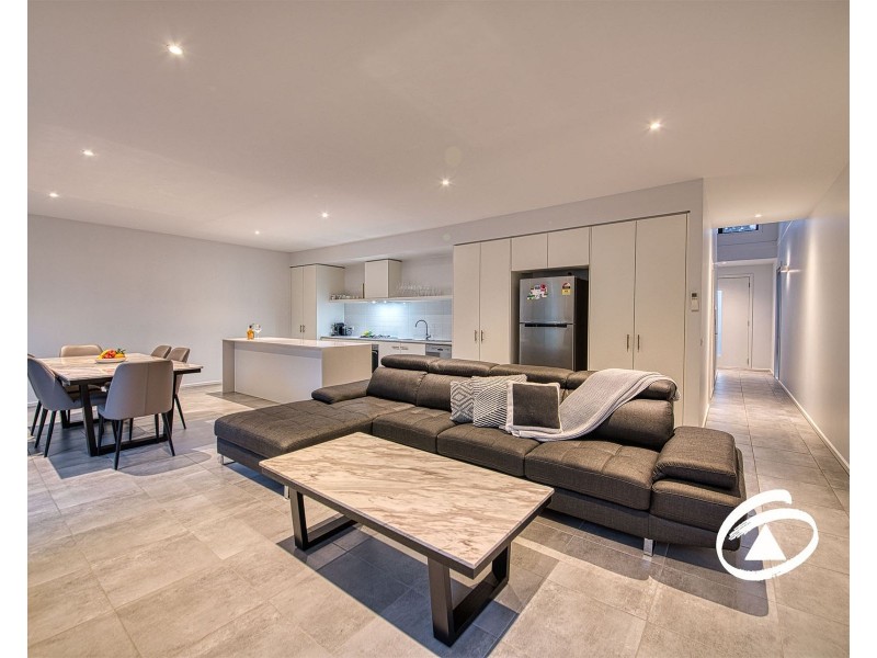 25 Willowdene Way, Berwick VIC 3806