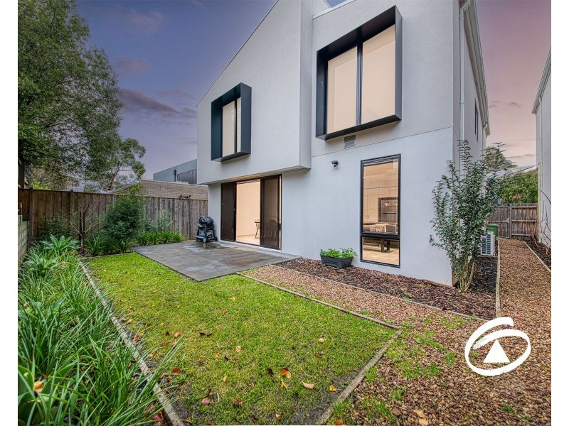 25 Willowdene Way, Berwick VIC 3806