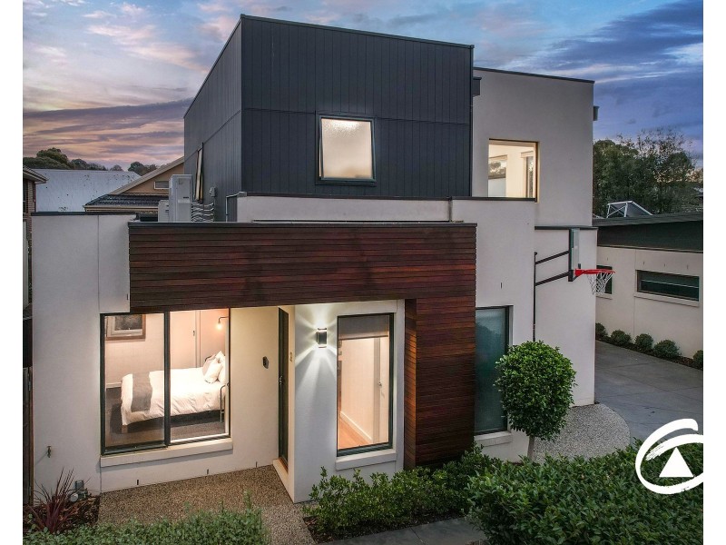 2/5 Gamble Avenue, Berwick VIC 3806