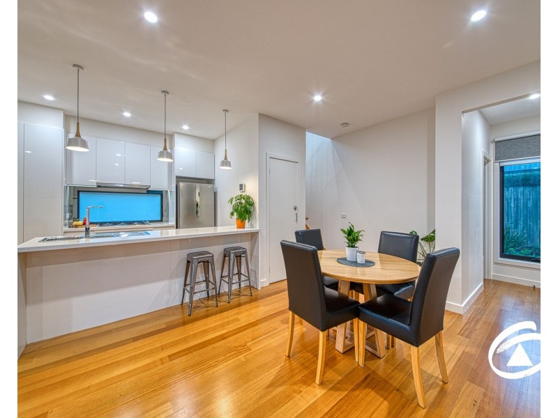 2/5 Gamble Avenue, Berwick VIC 3806