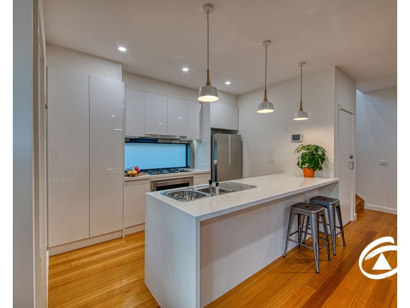 2/5 Gamble Avenue, Berwick VIC 3806