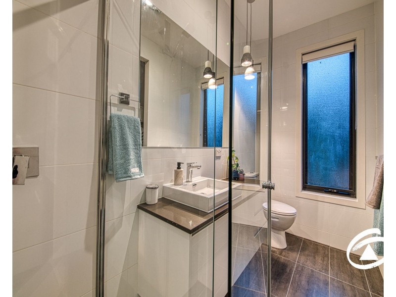 2/5 Gamble Avenue, Berwick VIC 3806