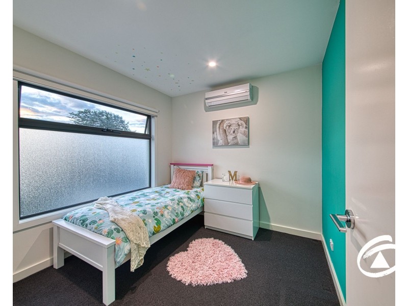 2/5 Gamble Avenue, Berwick VIC 3806