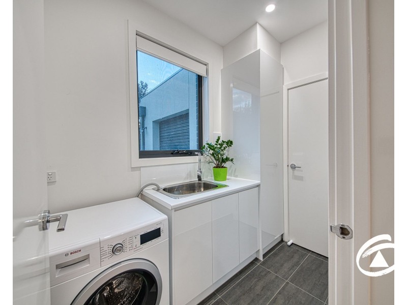 2/5 Gamble Avenue, Berwick VIC 3806