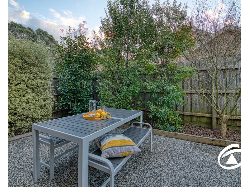 2/5 Gamble Avenue, Berwick VIC 3806