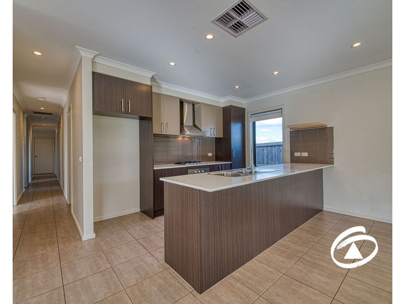 39 Nixon Drive, Berwick VIC 3806