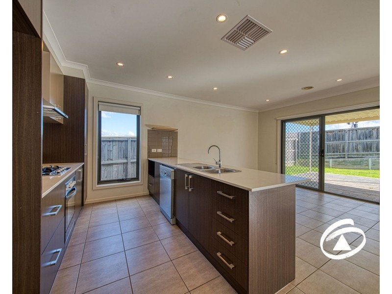 39 Nixon Drive, Berwick VIC 3806