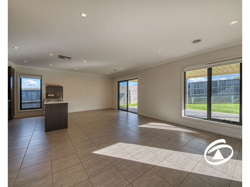 39 Nixon Drive, Berwick VIC 3806