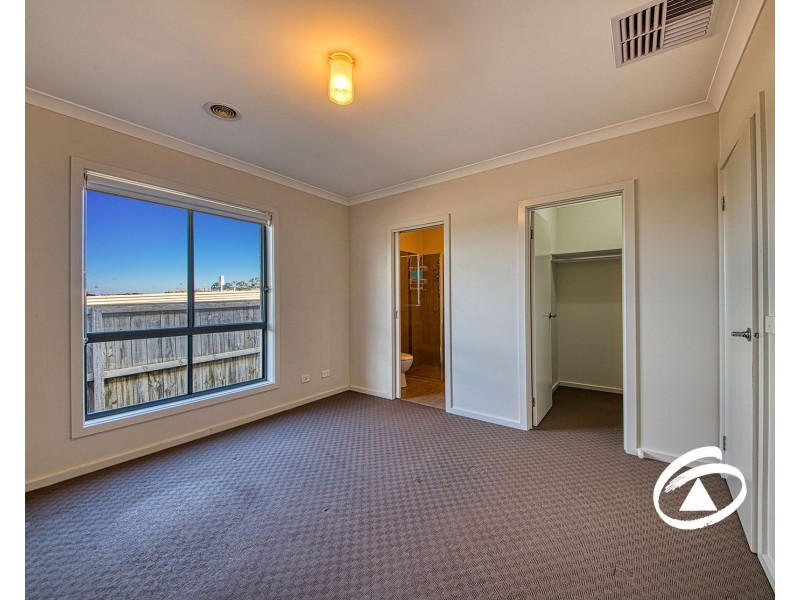 39 Nixon Drive, Berwick VIC 3806