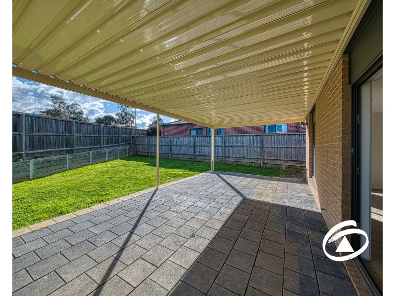 39 Nixon Drive, Berwick VIC 3806