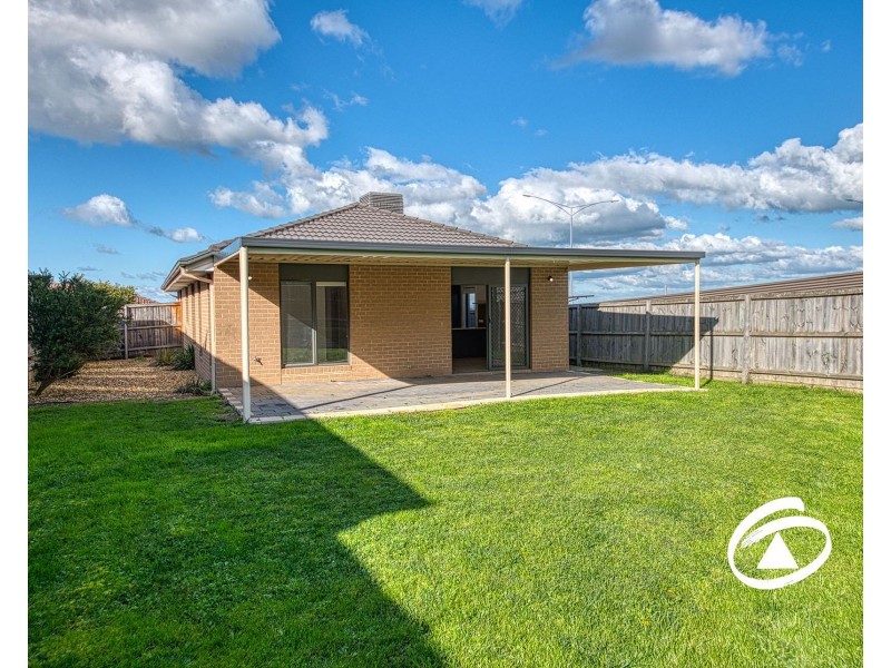 39 Nixon Drive, Berwick VIC 3806