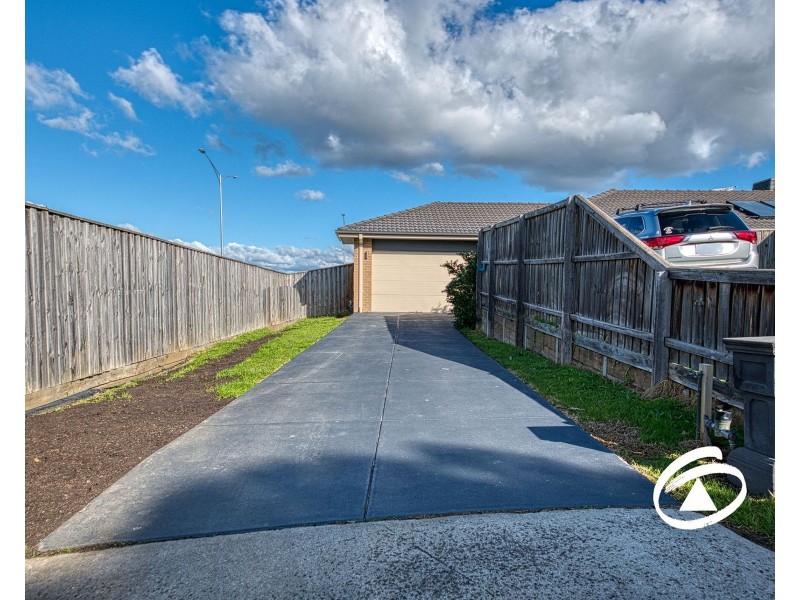 39 Nixon Drive, Berwick VIC 3806