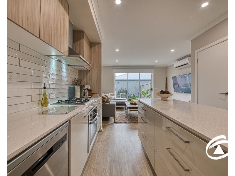 10 Atica Walk, Clyde North VIC 3978