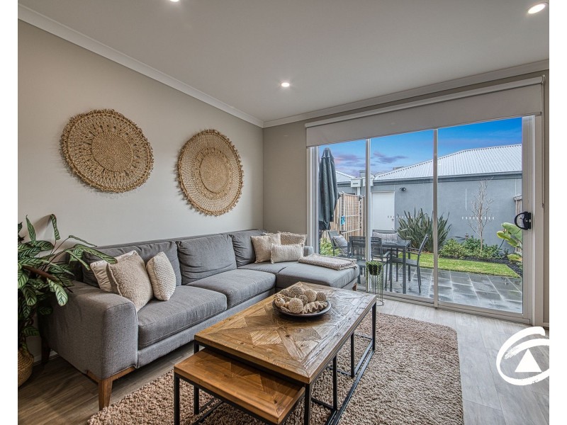 10 Atica Walk, Clyde North VIC 3978