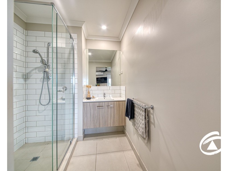 10 Atica Walk, Clyde North VIC 3978