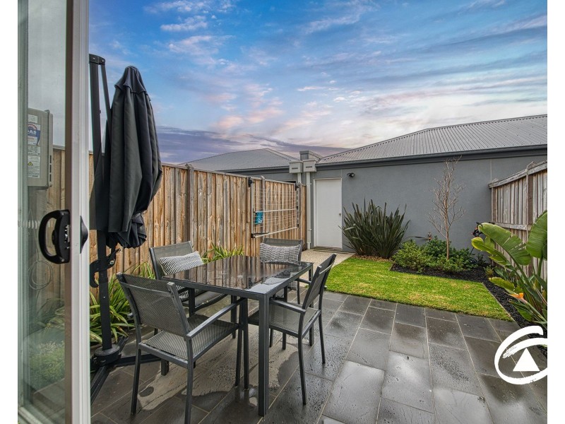 10 Atica Walk, Clyde North VIC 3978