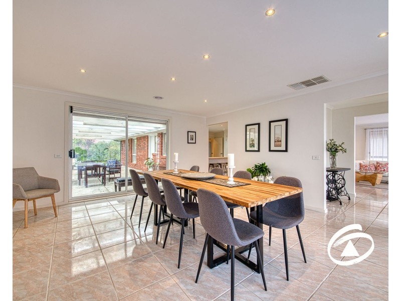 11 Cobblestone Avenue, Narre Warren South VIC 3805