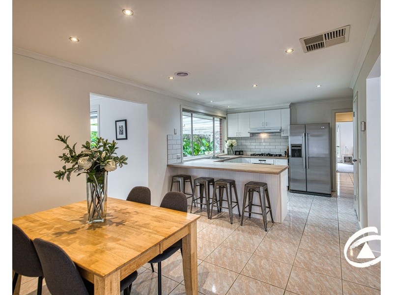 11 Cobblestone Avenue, Narre Warren South VIC 3805