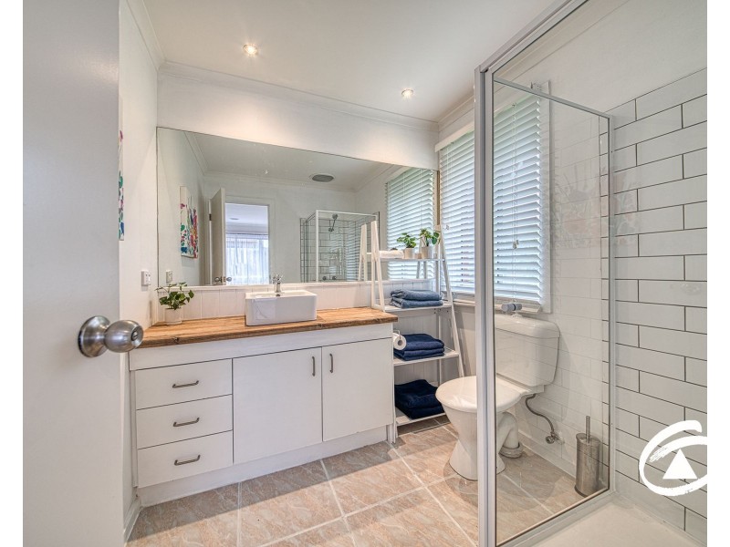11 Cobblestone Avenue, Narre Warren South VIC 3805