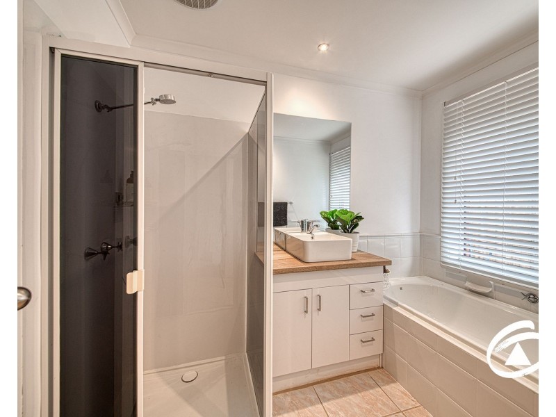 11 Cobblestone Avenue, Narre Warren South VIC 3805
