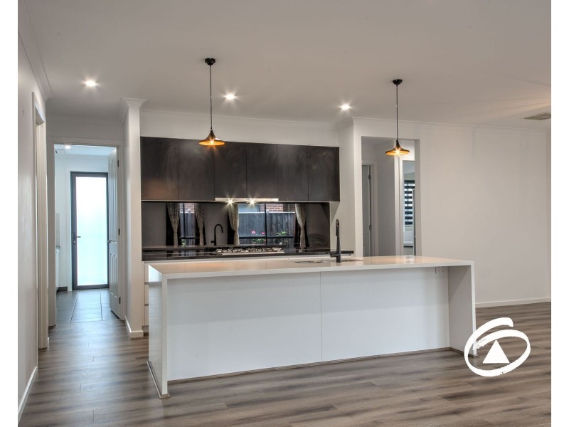 6 Petaluma Crescent, Officer VIC 3809