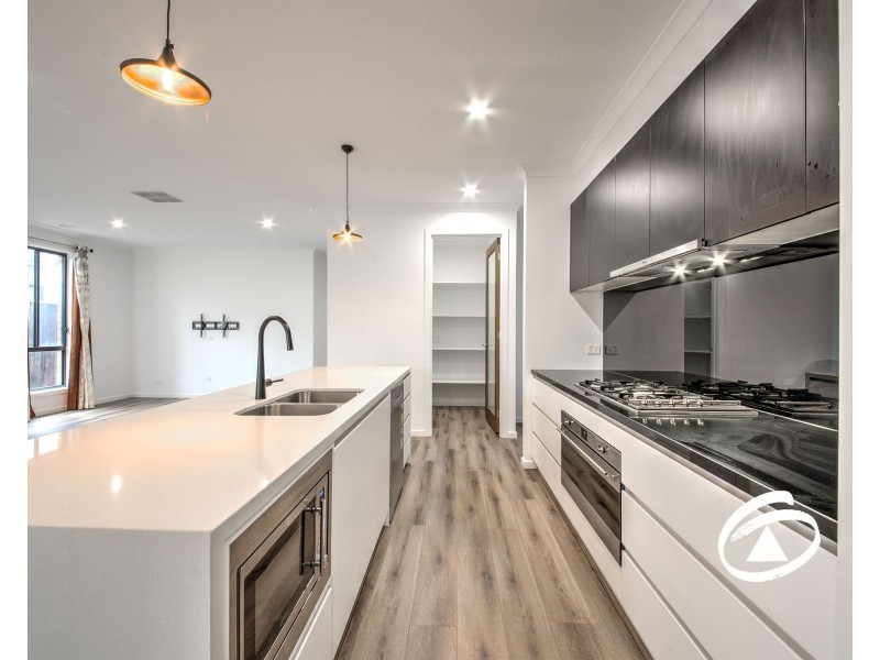 6 Petaluma Crescent, Officer VIC 3809