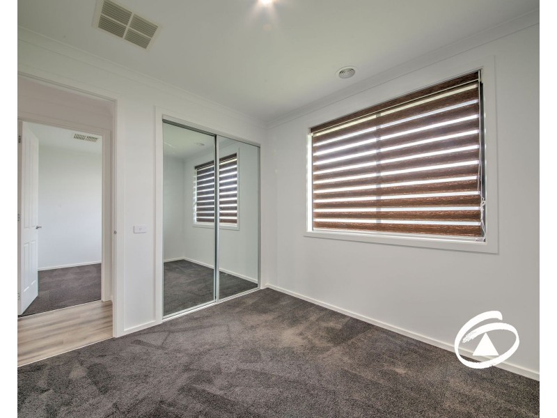 6 Petaluma Crescent, Officer VIC 3809