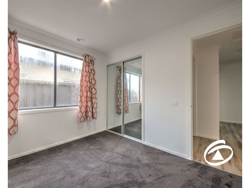 6 Petaluma Crescent, Officer VIC 3809