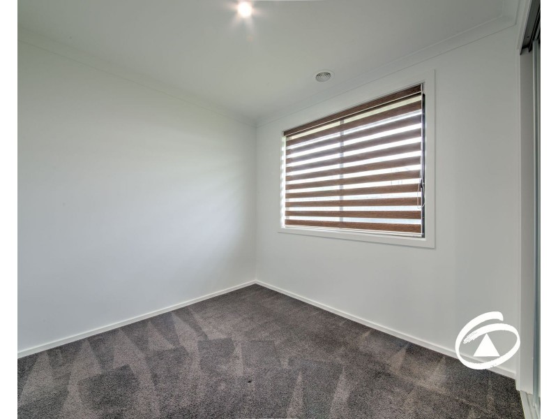 6 Petaluma Crescent, Officer VIC 3809