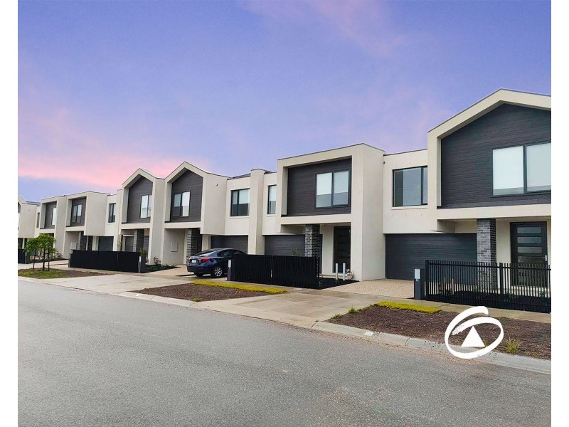 34 Mortlake Drive, Officer South VIC 3809
