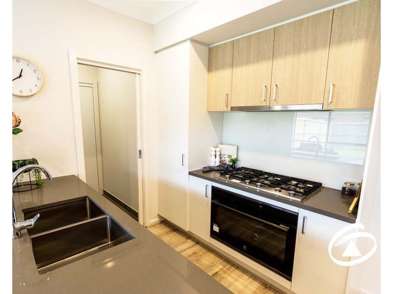 34 Mortlake Drive, Officer South VIC 3809