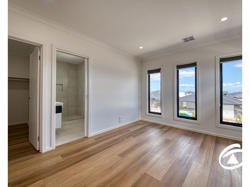 9 Pesaro Street, Clyde VIC 3978