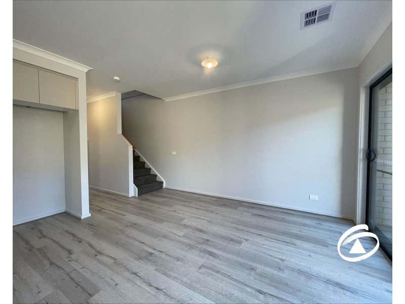 10 Sicily Road, Clyde North VIC 3978