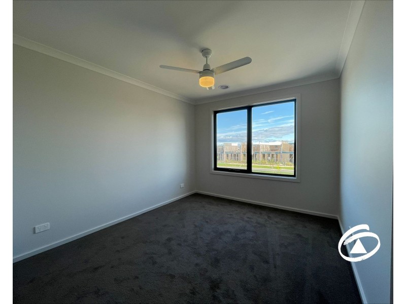 10 Sicily Road, Clyde North VIC 3978