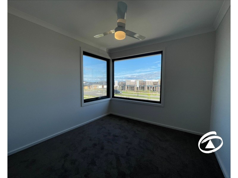 10 Sicily Road, Clyde North VIC 3978