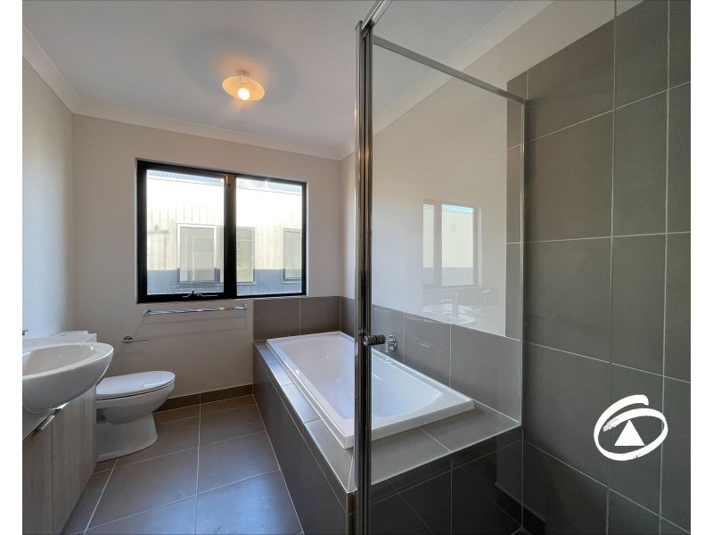 10 Sicily Road, Clyde North VIC 3978