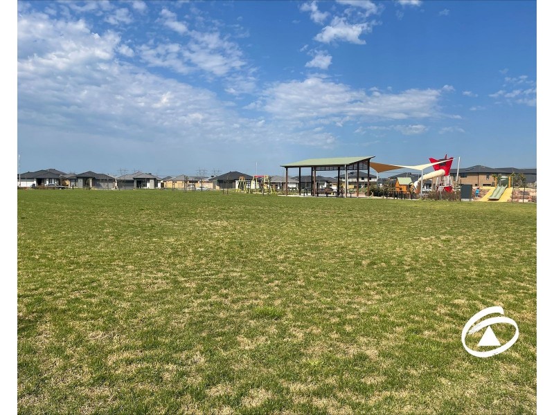 7 Mortdale Lane, Clyde North VIC 3978