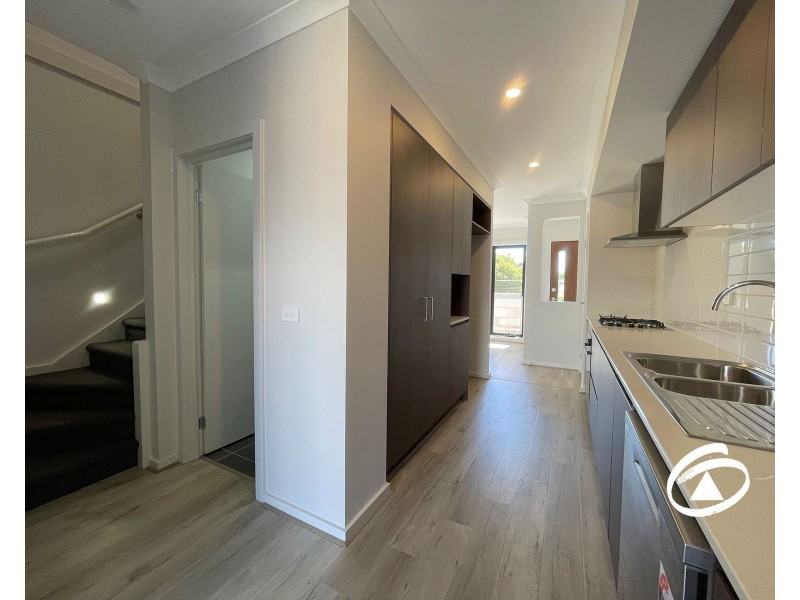 7 Mortdale Lane, Clyde North VIC 3978