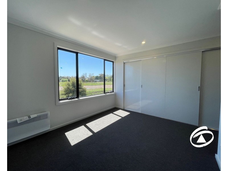 7 Mortdale Lane, Clyde North VIC 3978