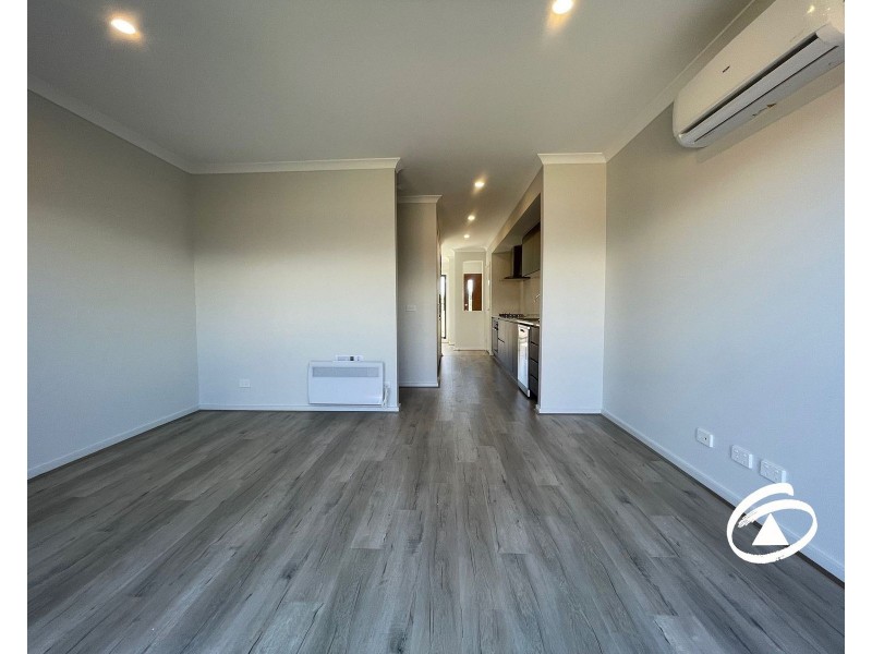 7 Mortdale Lane, Clyde North VIC 3978