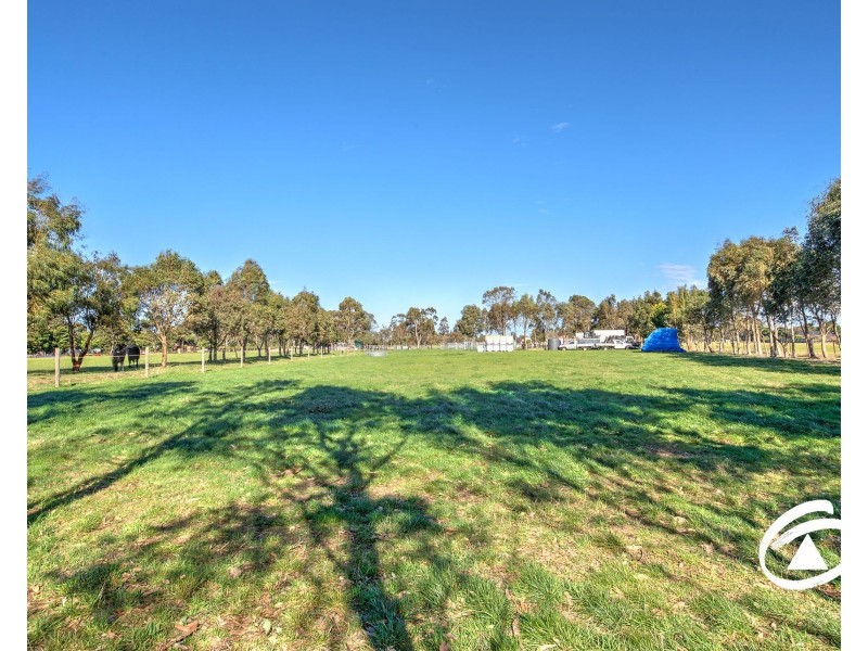 16 Latta Road, Nar Nar Goon VIC 3812