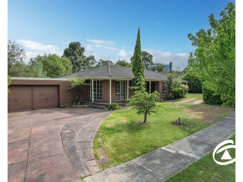 13 Greenlaw Crescent, Berwick VIC 3806
