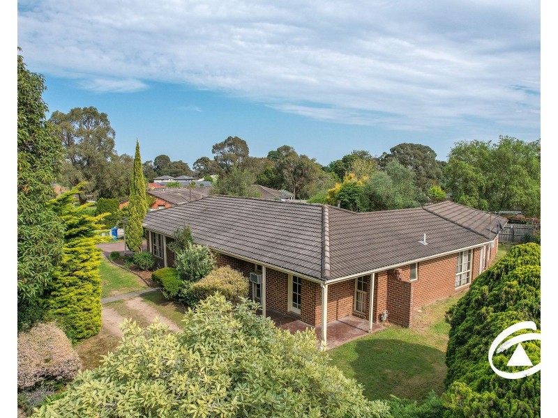 13 Greenlaw Crescent, Berwick VIC 3806