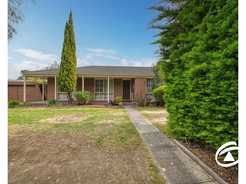 13 Greenlaw Crescent, Berwick VIC 3806