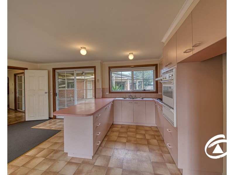 13 Greenlaw Crescent, Berwick VIC 3806