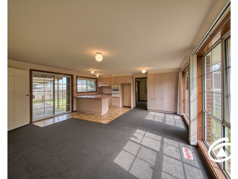 13 Greenlaw Crescent, Berwick VIC 3806