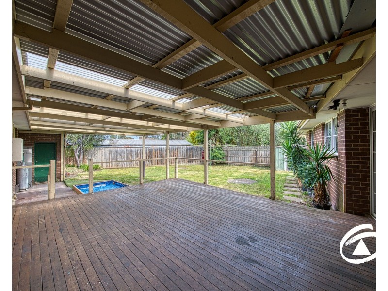 13 Greenlaw Crescent, Berwick VIC 3806