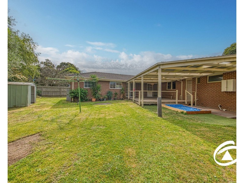 13 Greenlaw Crescent, Berwick VIC 3806