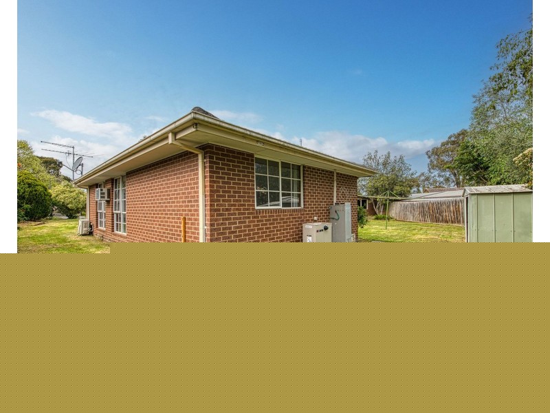 13 Greenlaw Crescent, Berwick VIC 3806